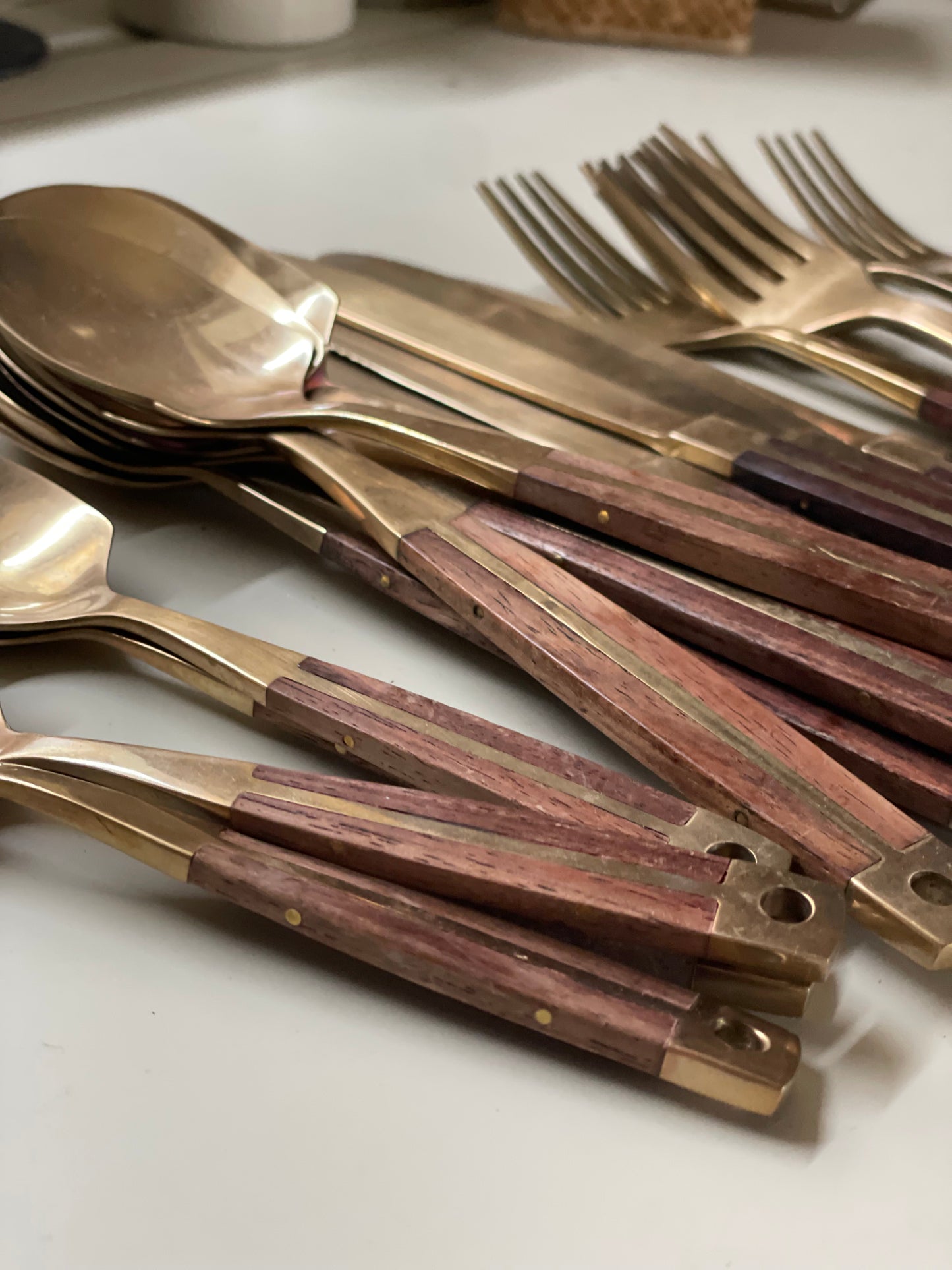 Tacâmuri rafinate din bronz și lemn trandafir Jean Claude