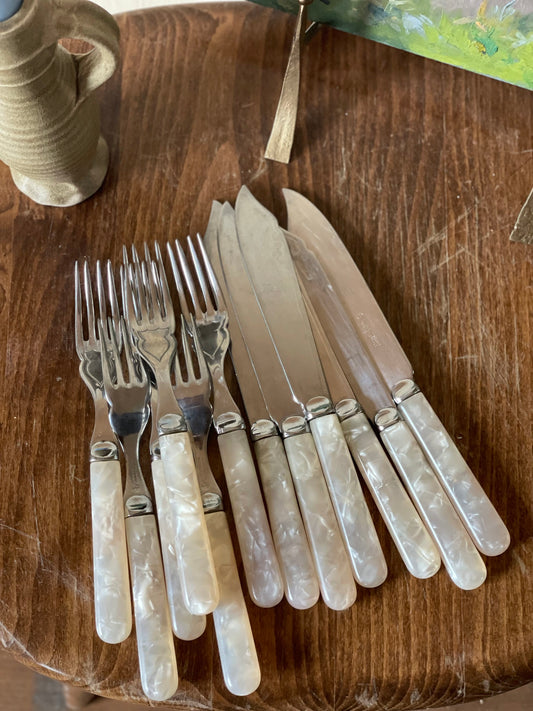 Set tacâmuri argintate cu mâner din sidef