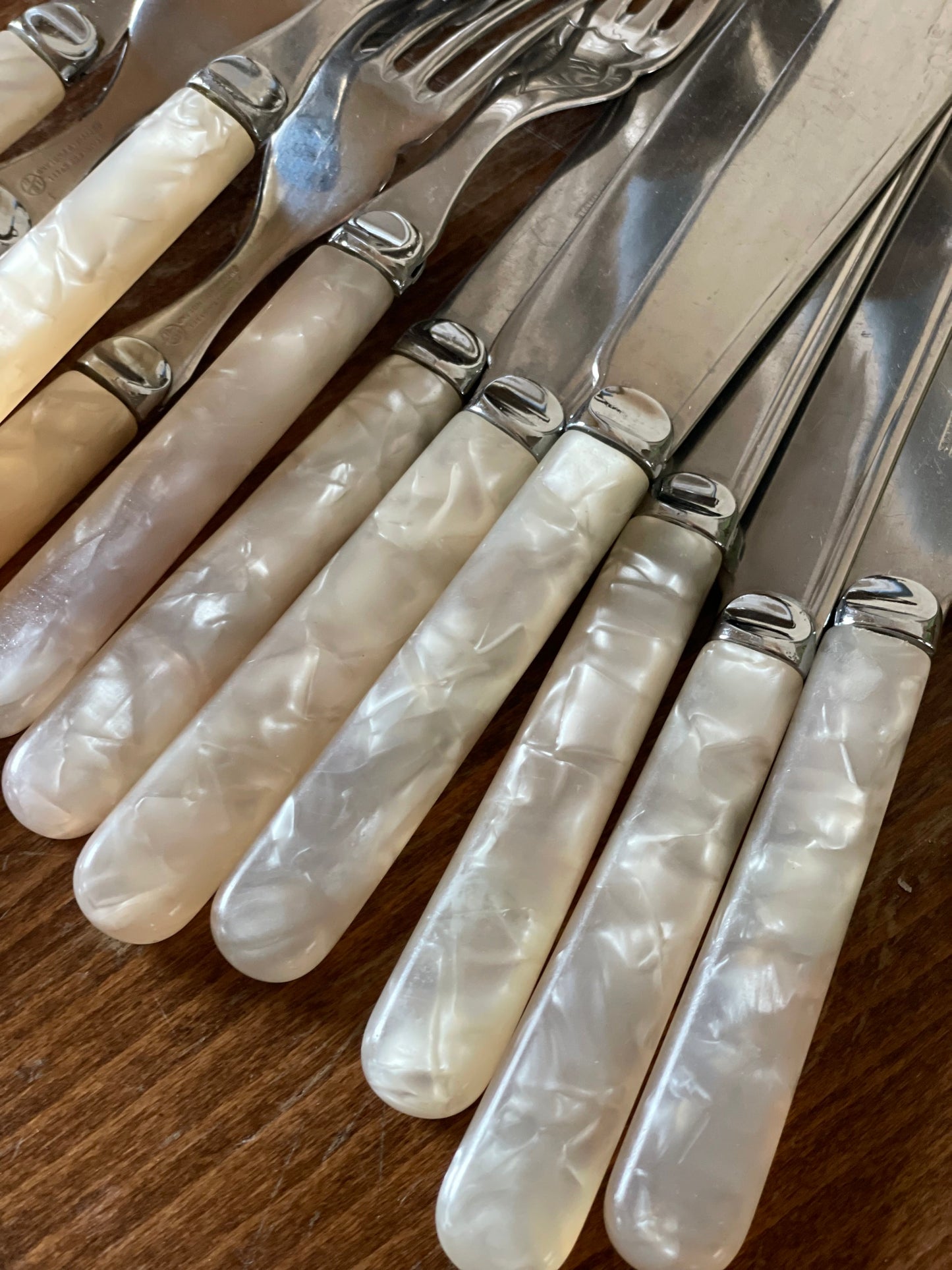 Set tacâmuri argintate cu mâner din sidef