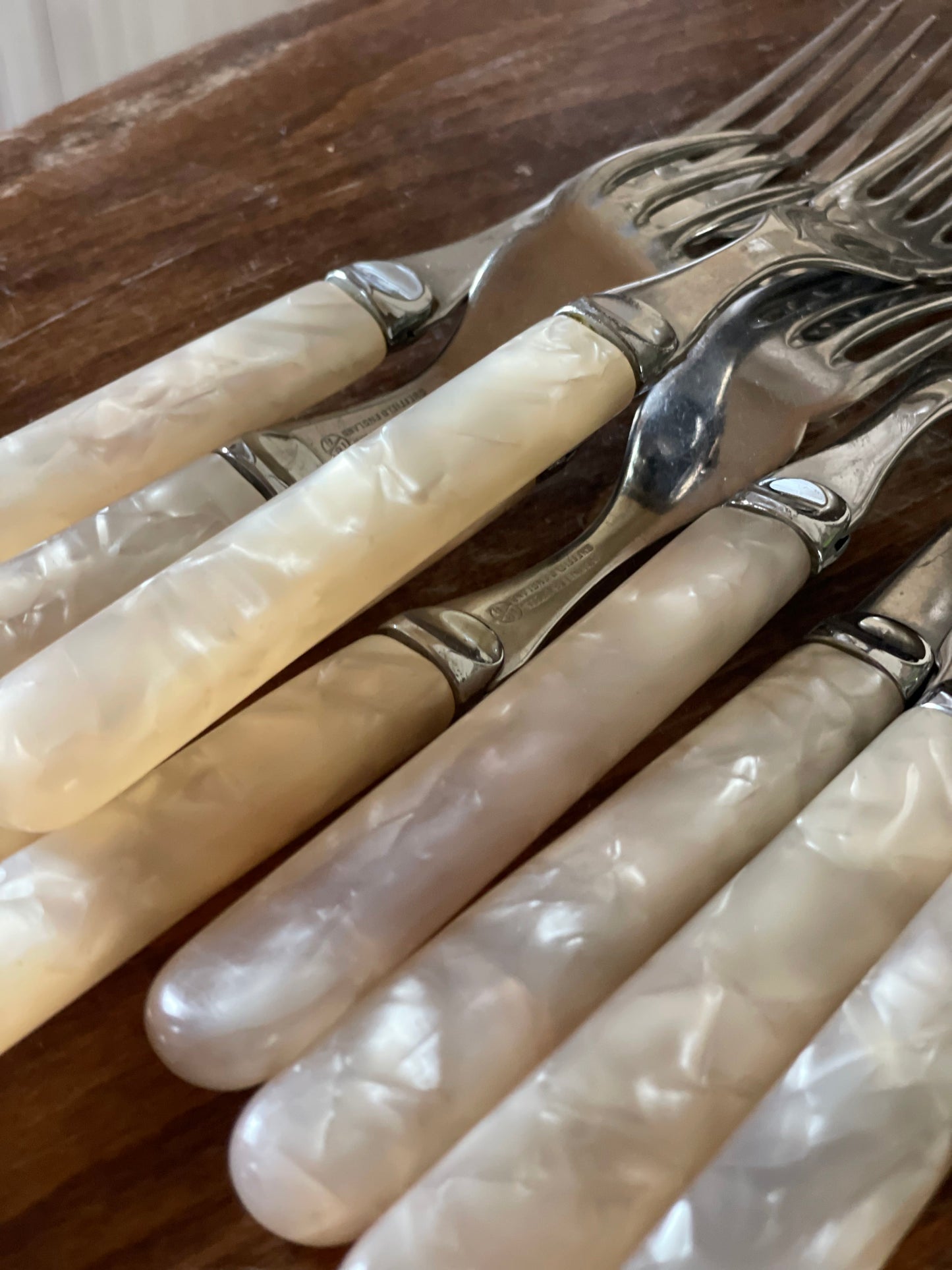 Set tacâmuri argintate cu mâner din sidef