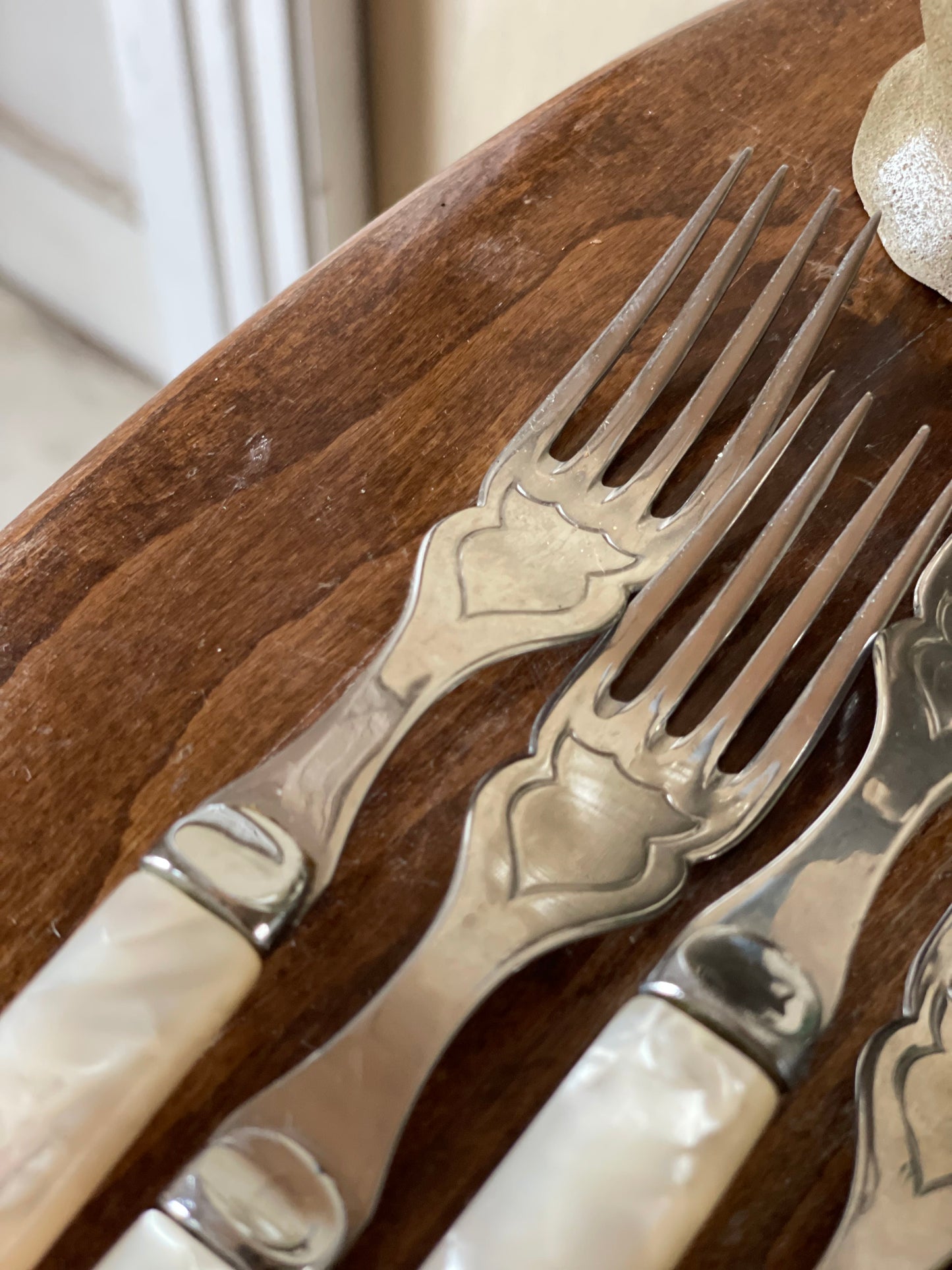 Set tacâmuri argintate cu mâner din sidef