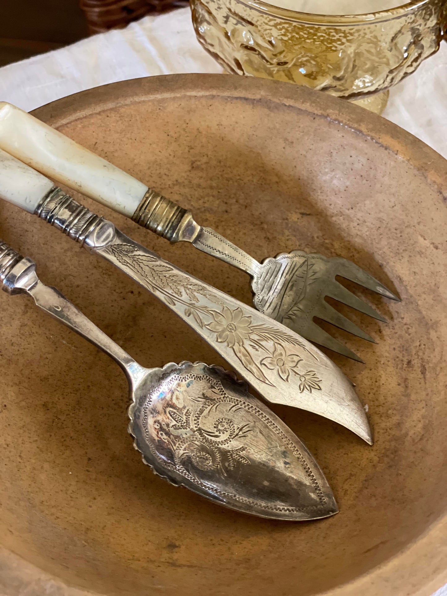 Set tacâmuri vintage argintate mâner din sidef