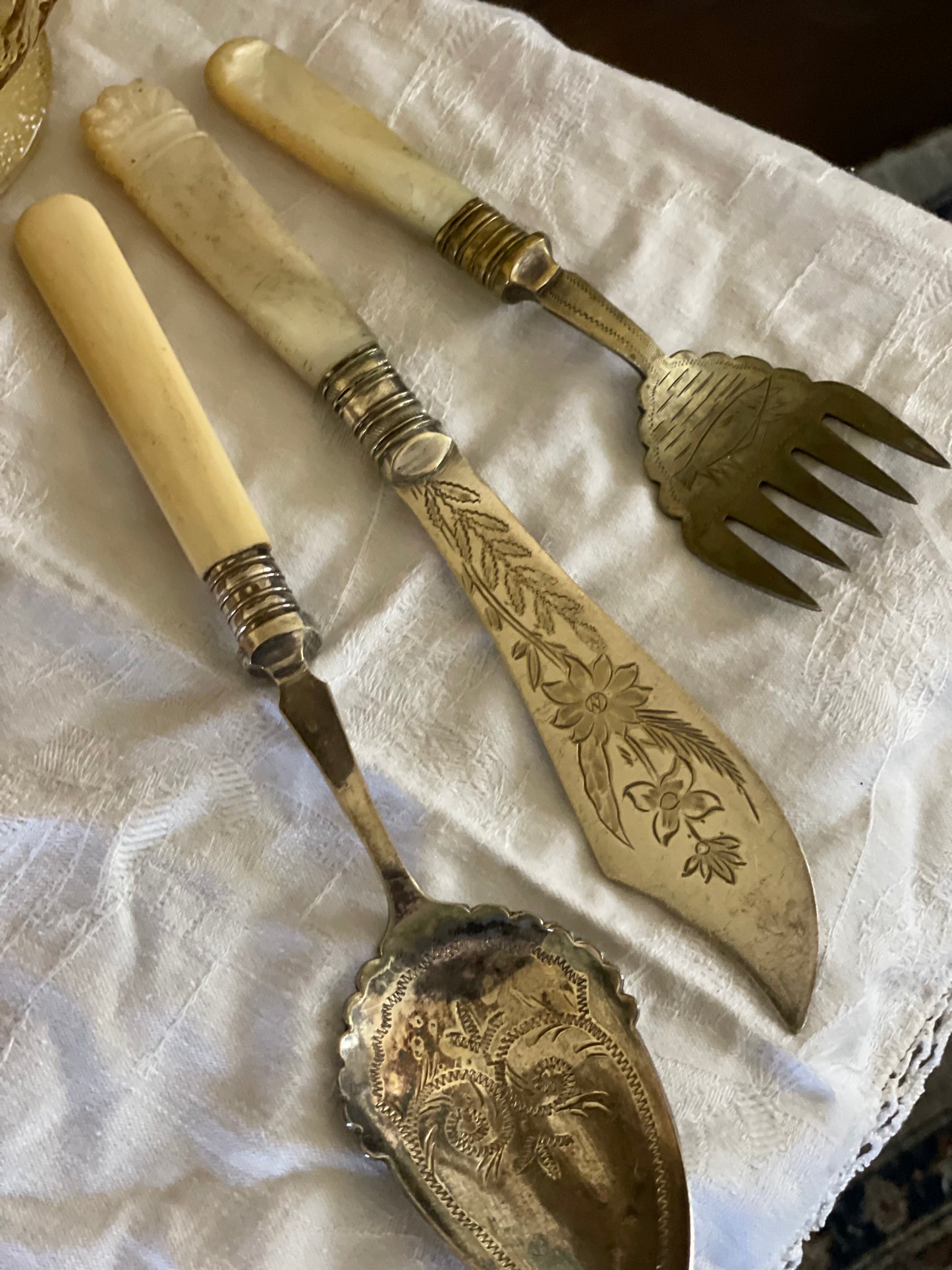 Set tacâmuri vintage argintate mâner din sidef