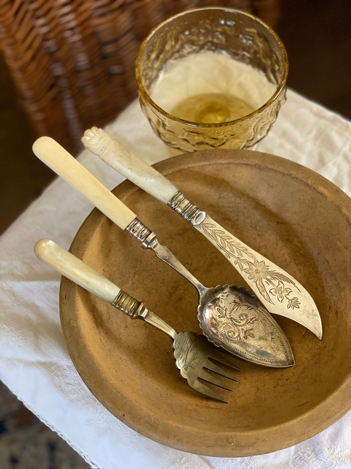 Set tacâmuri vintage argintate mâner din sidef