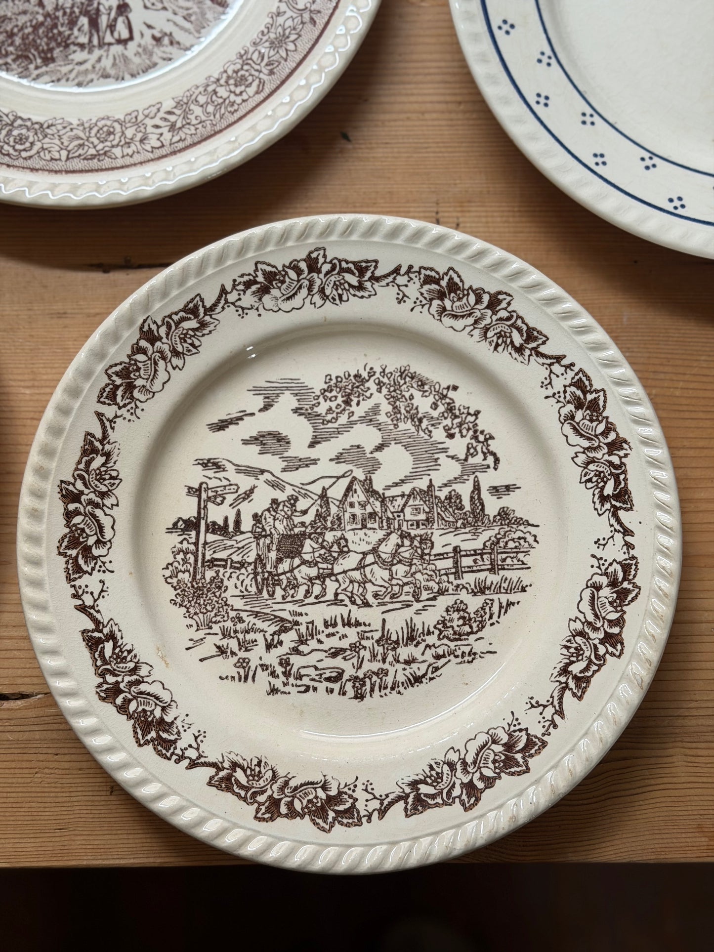Diverse farfurii vintage mix&match