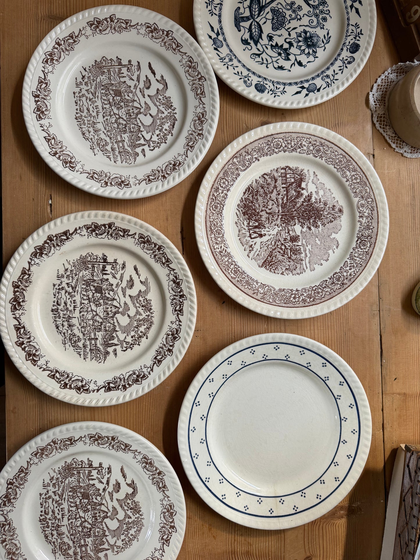 Diverse farfurii vintage mix&match