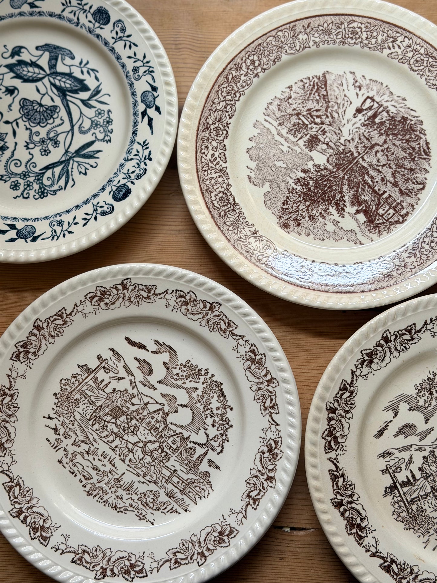Diverse farfurii vintage mix&match