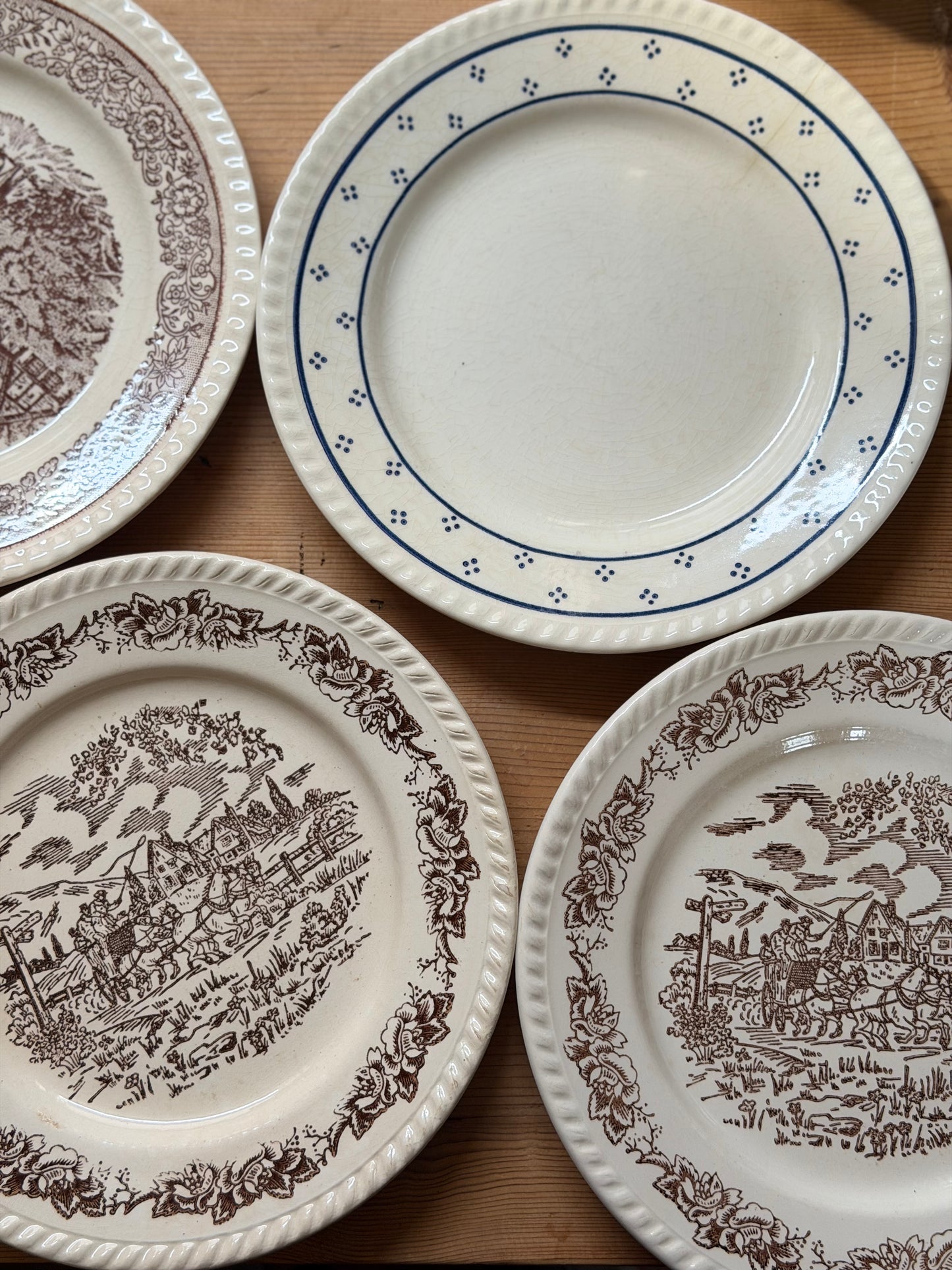 Diverse farfurii vintage mix&match