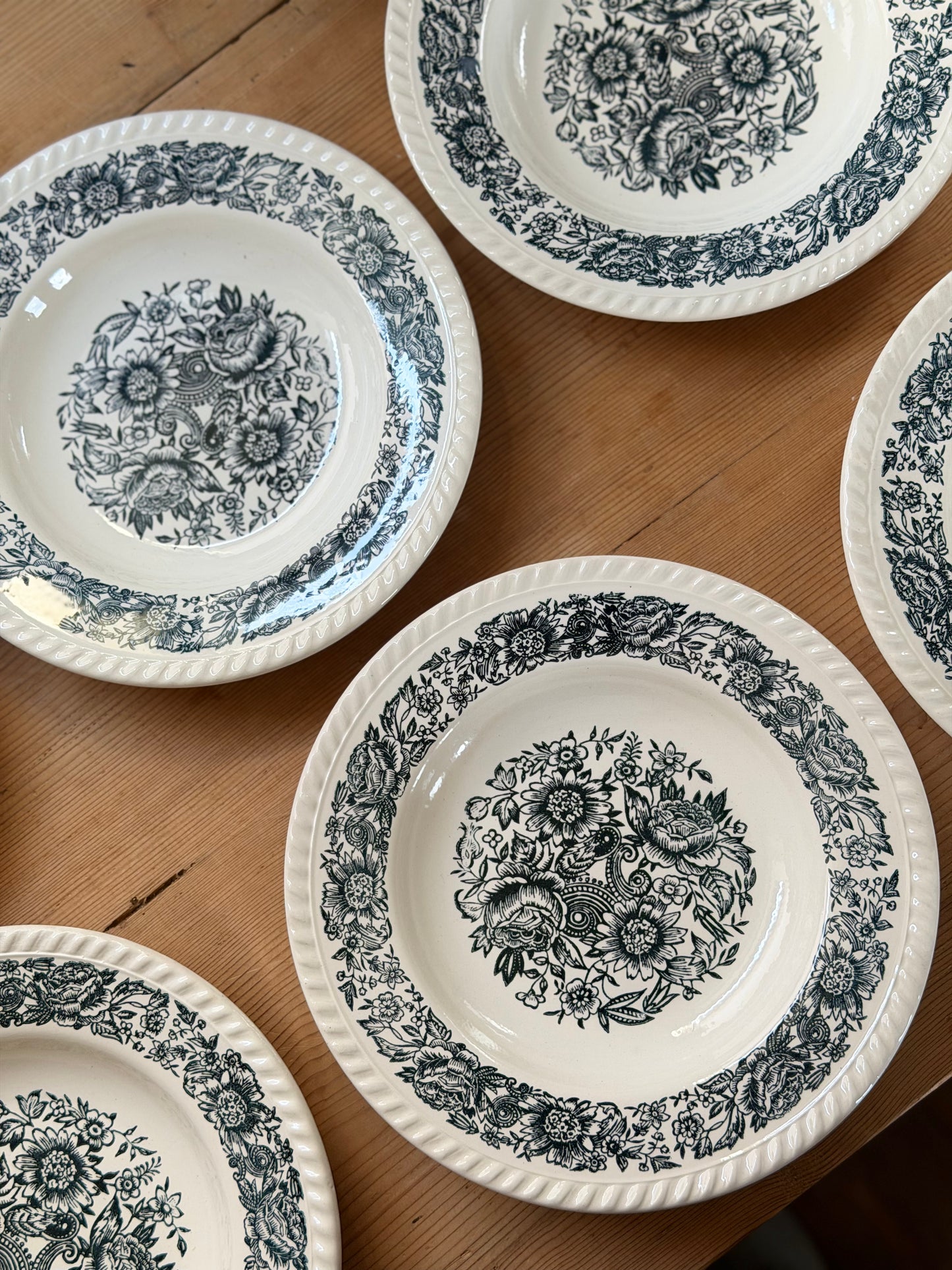 Farfurii vintage de supa și platou de servire din ceramica