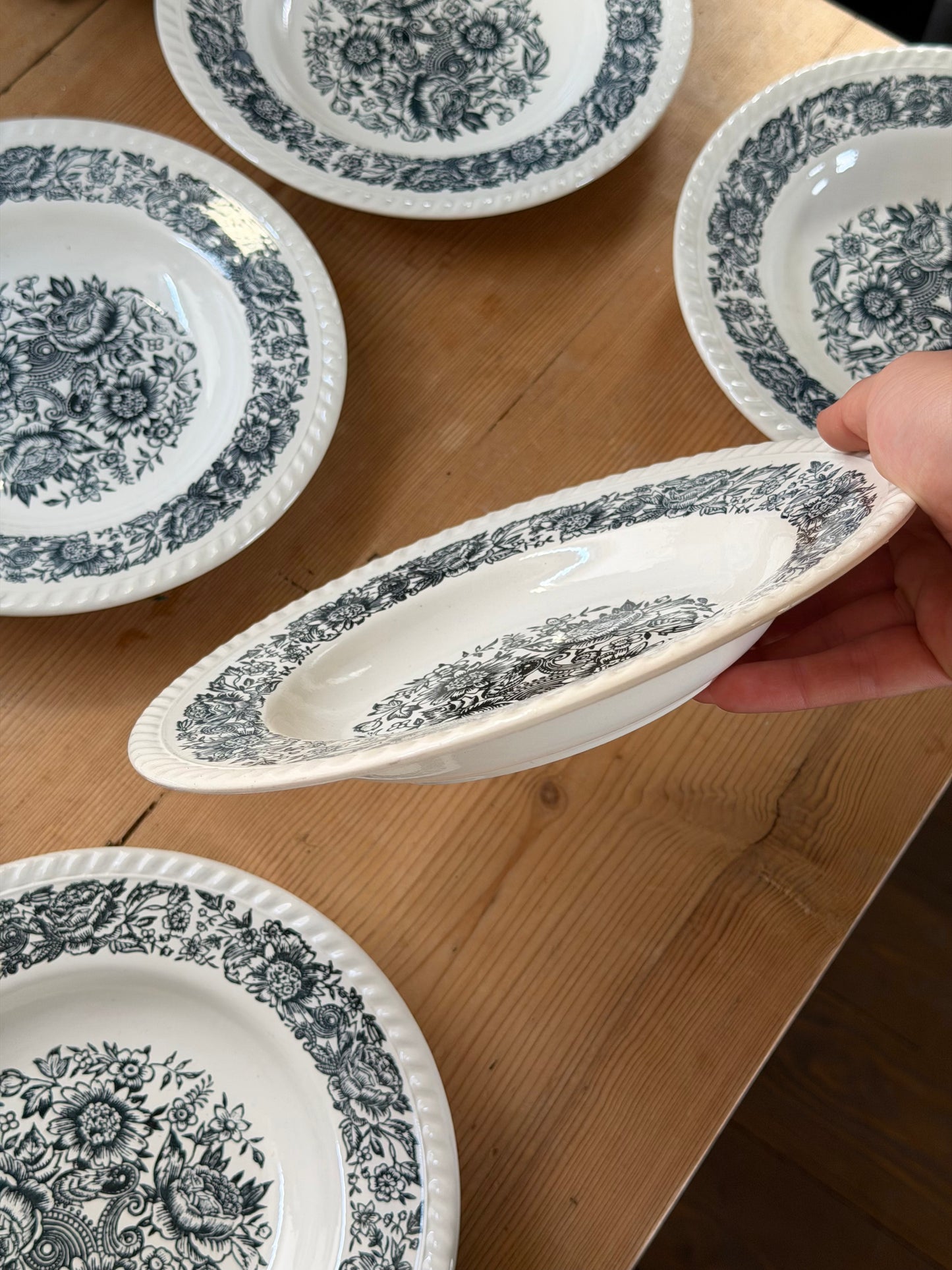 Farfurii vintage de supa și platou de servire din ceramica
