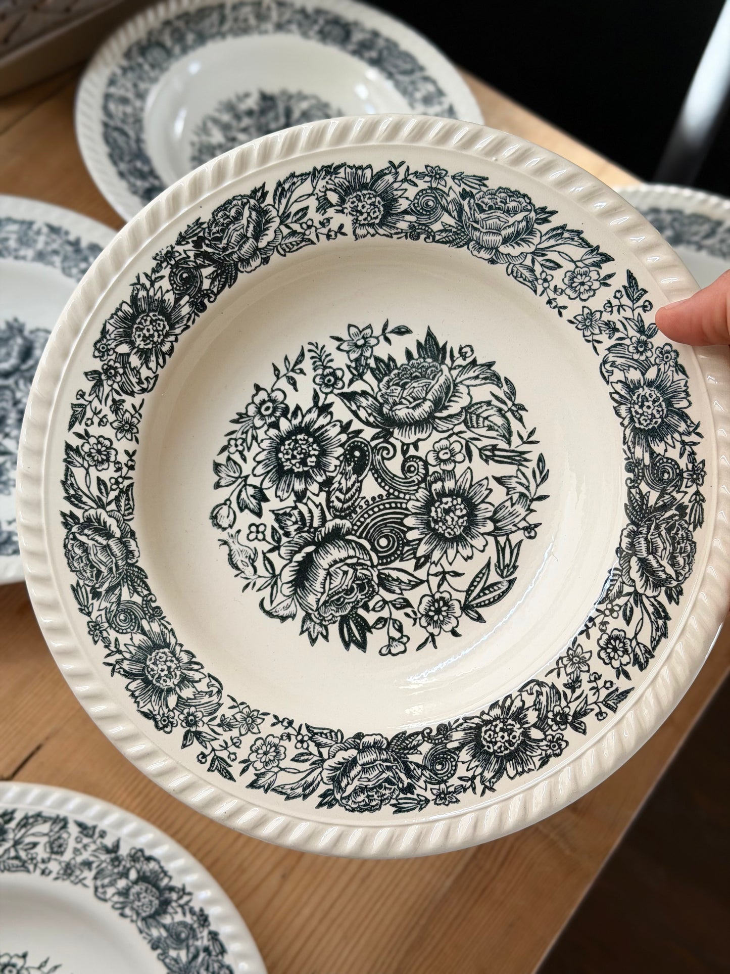 Farfurii vintage de supa și platou de servire din ceramica