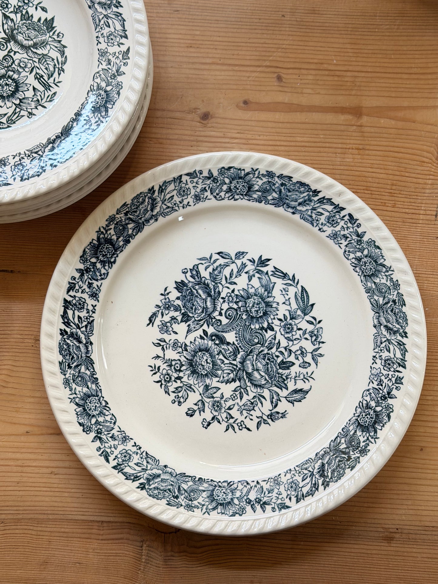 Farfurii vintage de supa și platou de servire din ceramica