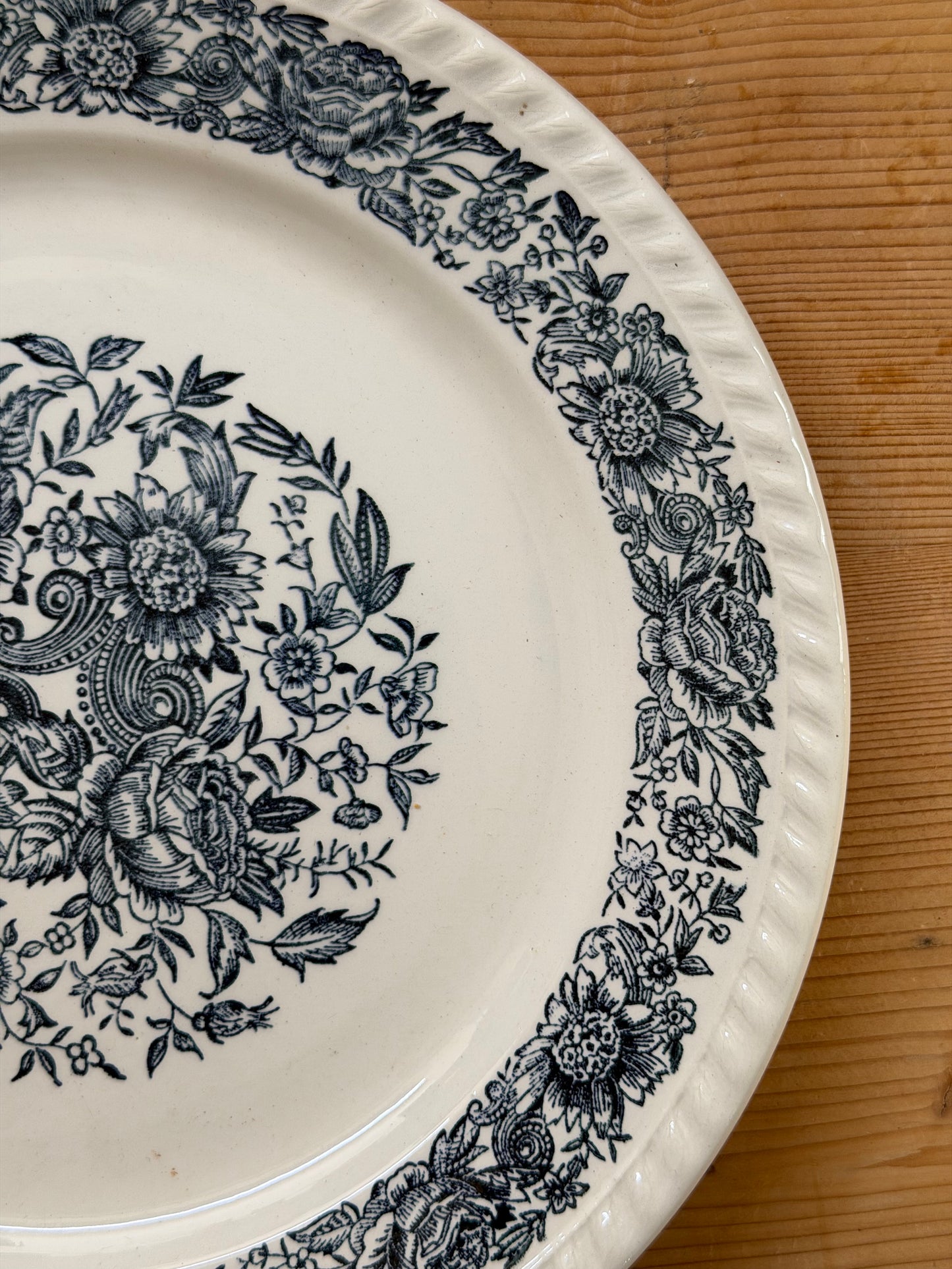 Farfurii vintage de supa și platou de servire din ceramica