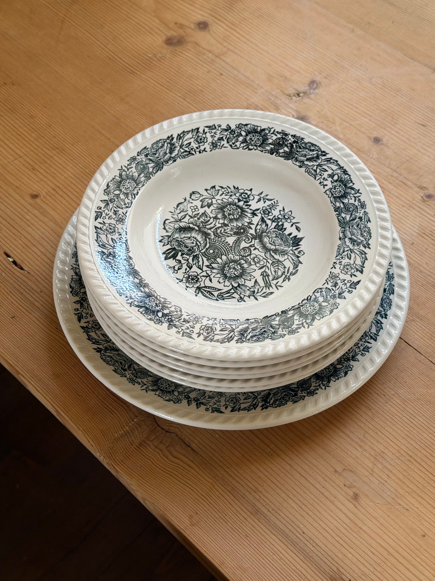 Farfurii vintage de supa și platou de servire din ceramica