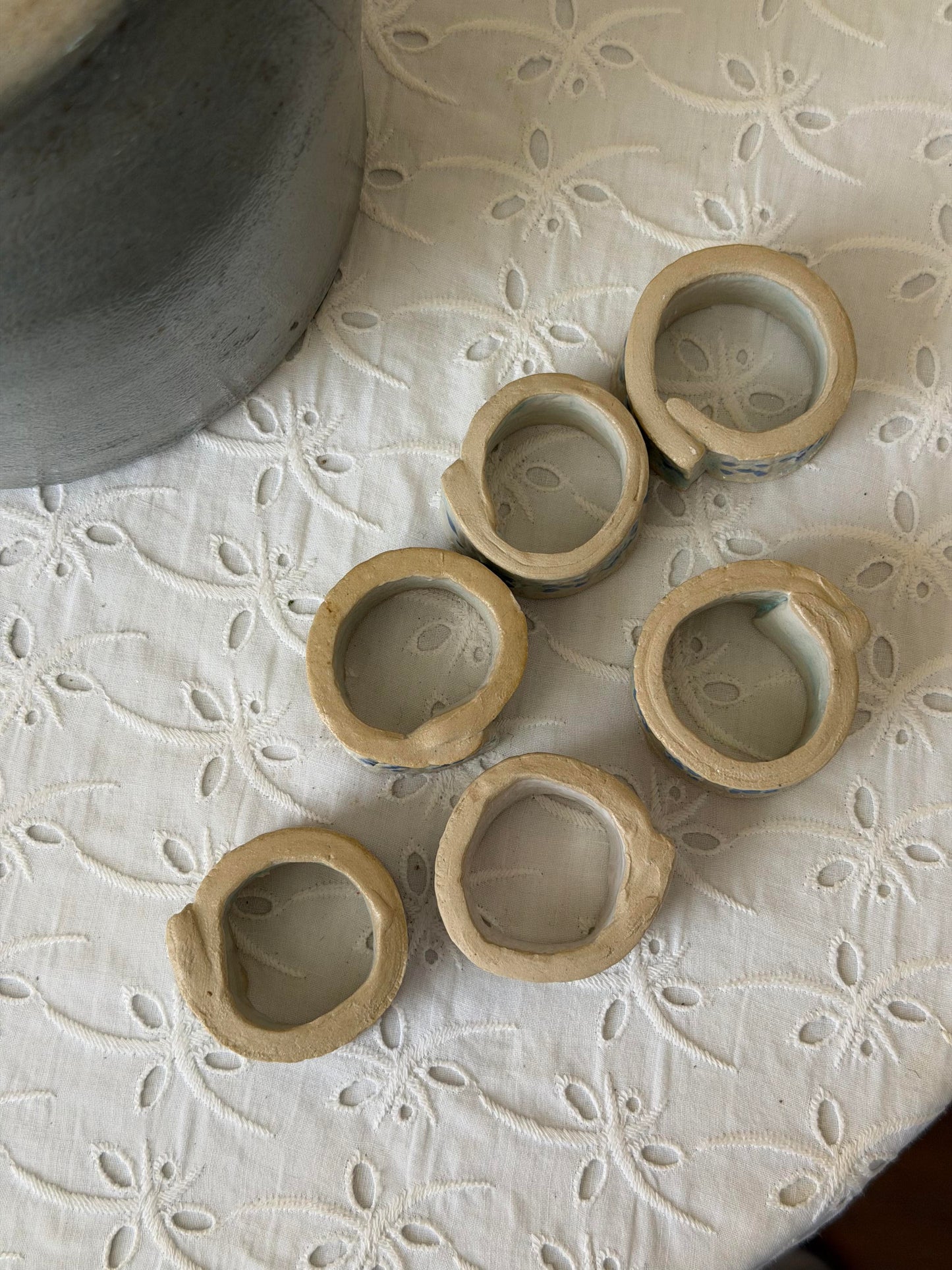 Set de 6 inele de șervețele din ceramica, lucrate manual