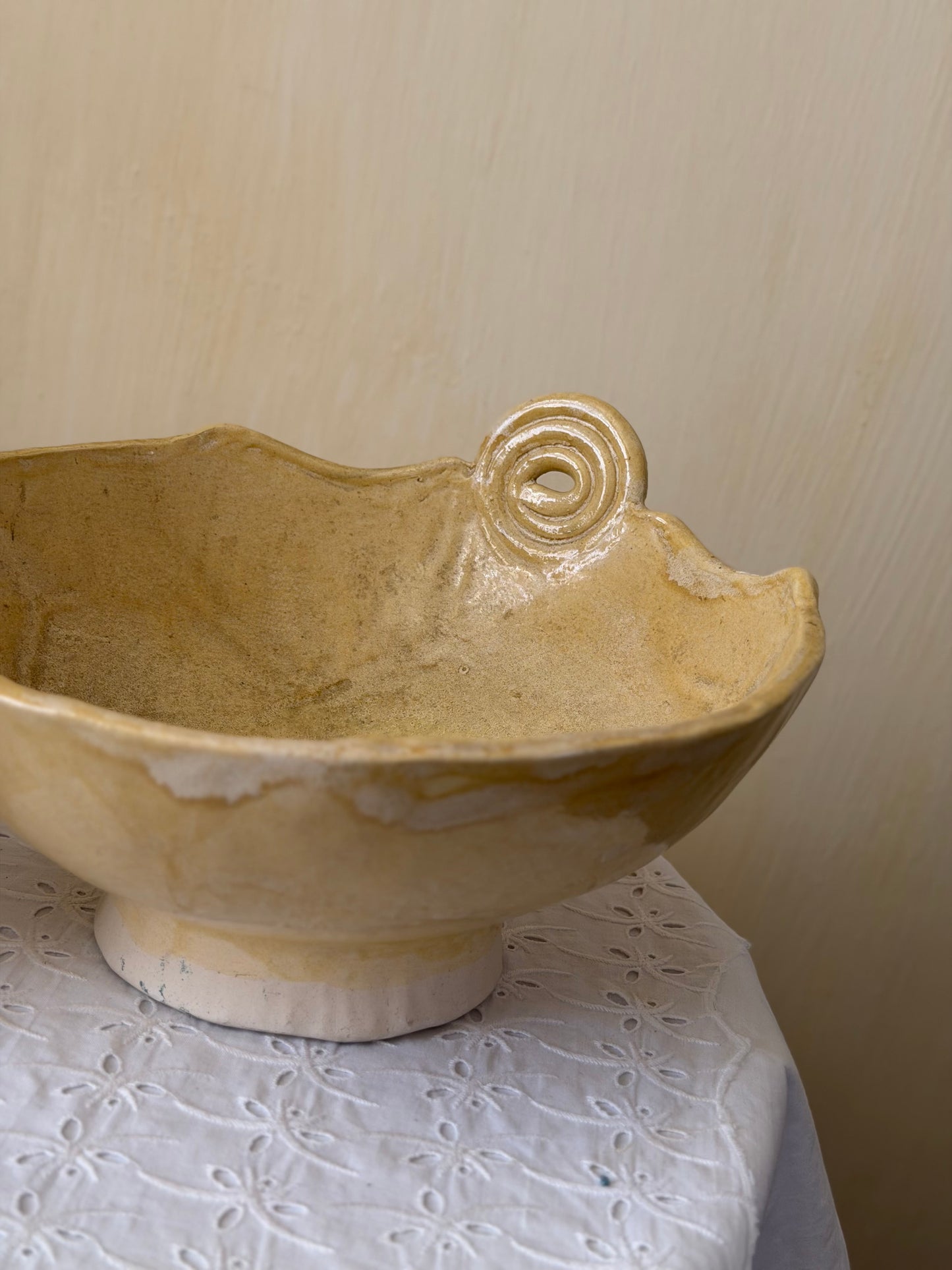 Bol unic din ceramica glazurată, lucrat integral manual