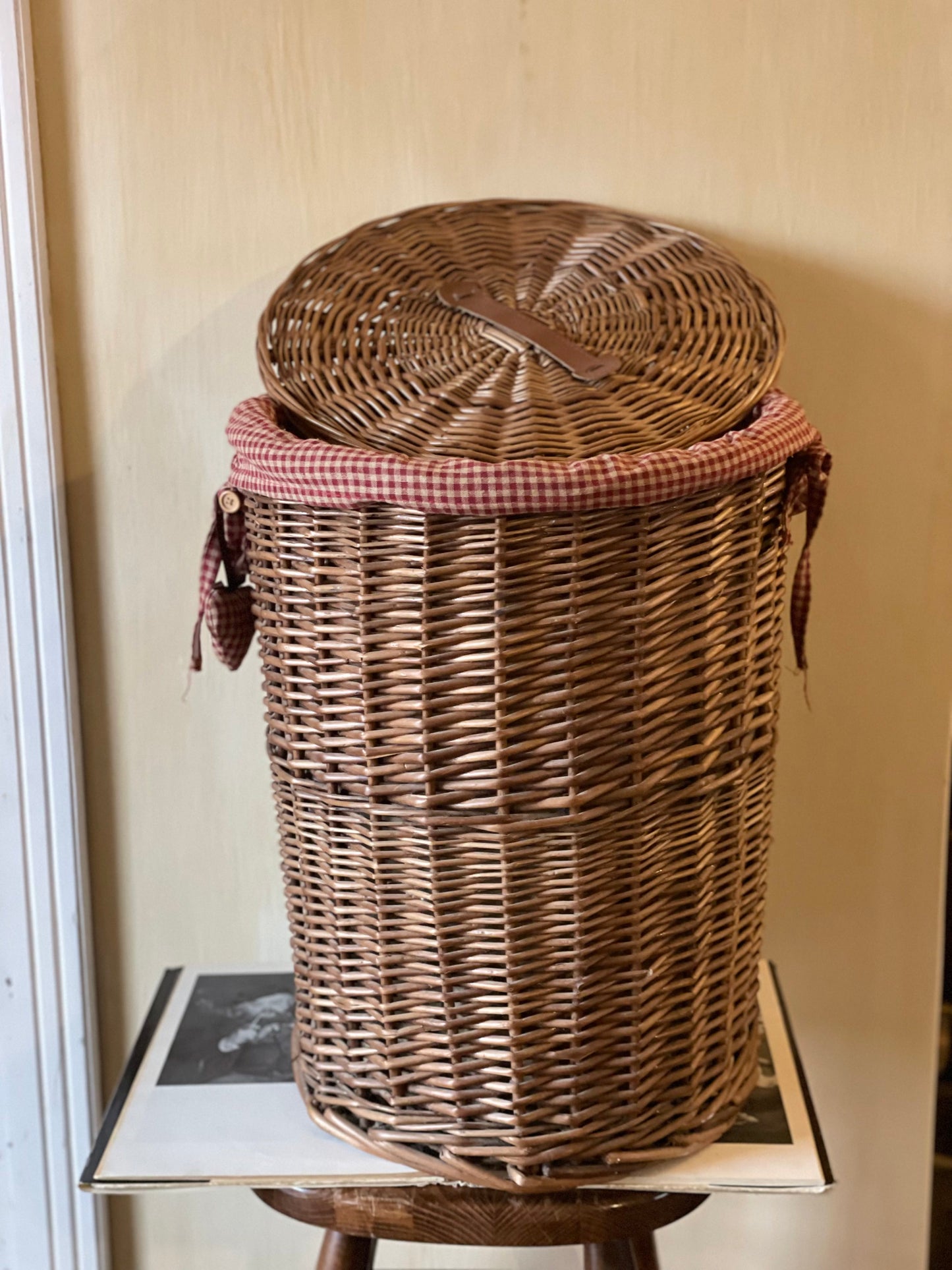 Coș vintage pentru rufe împletit din răchită