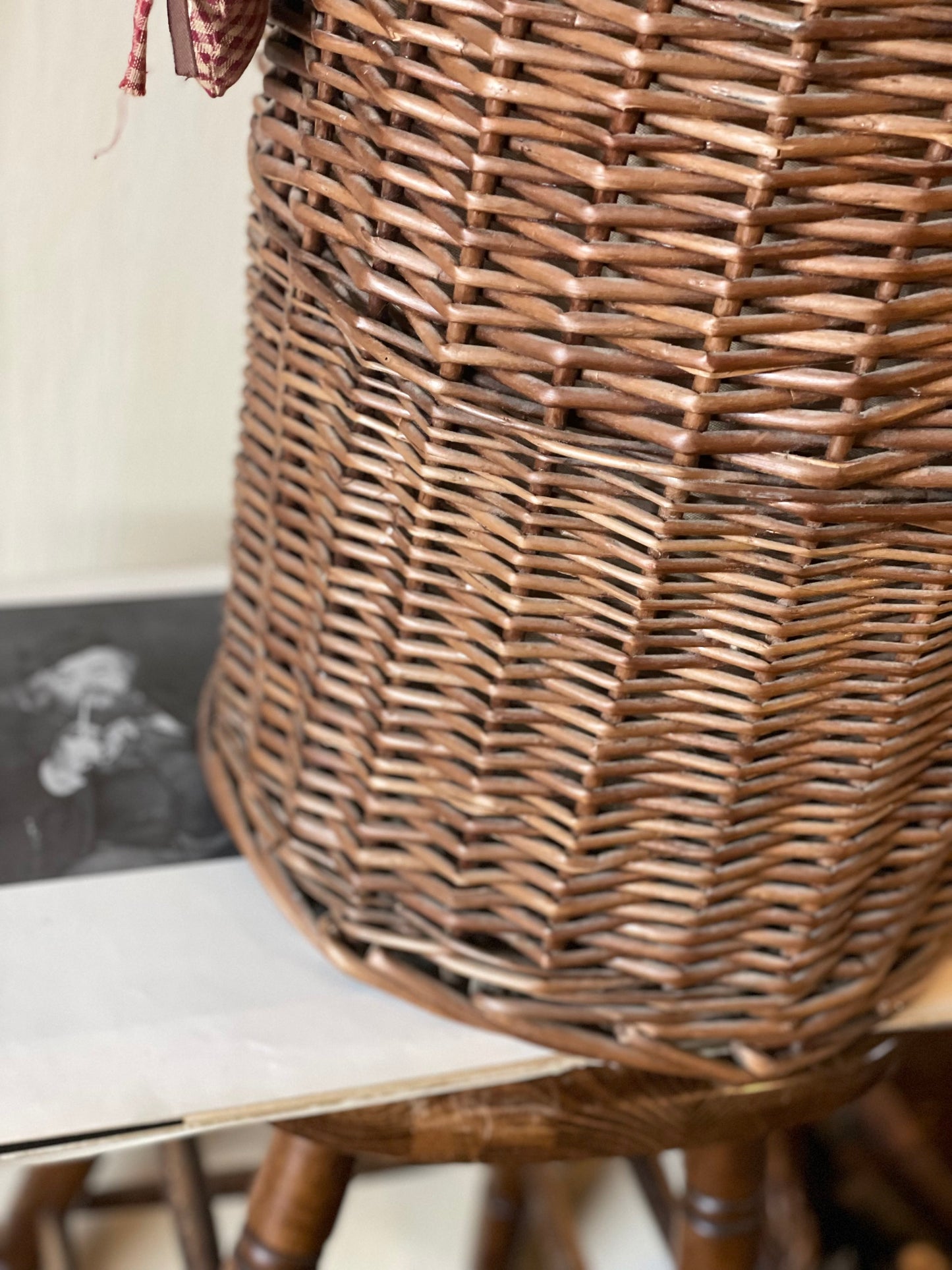 Coș vintage pentru rufe împletit din răchită