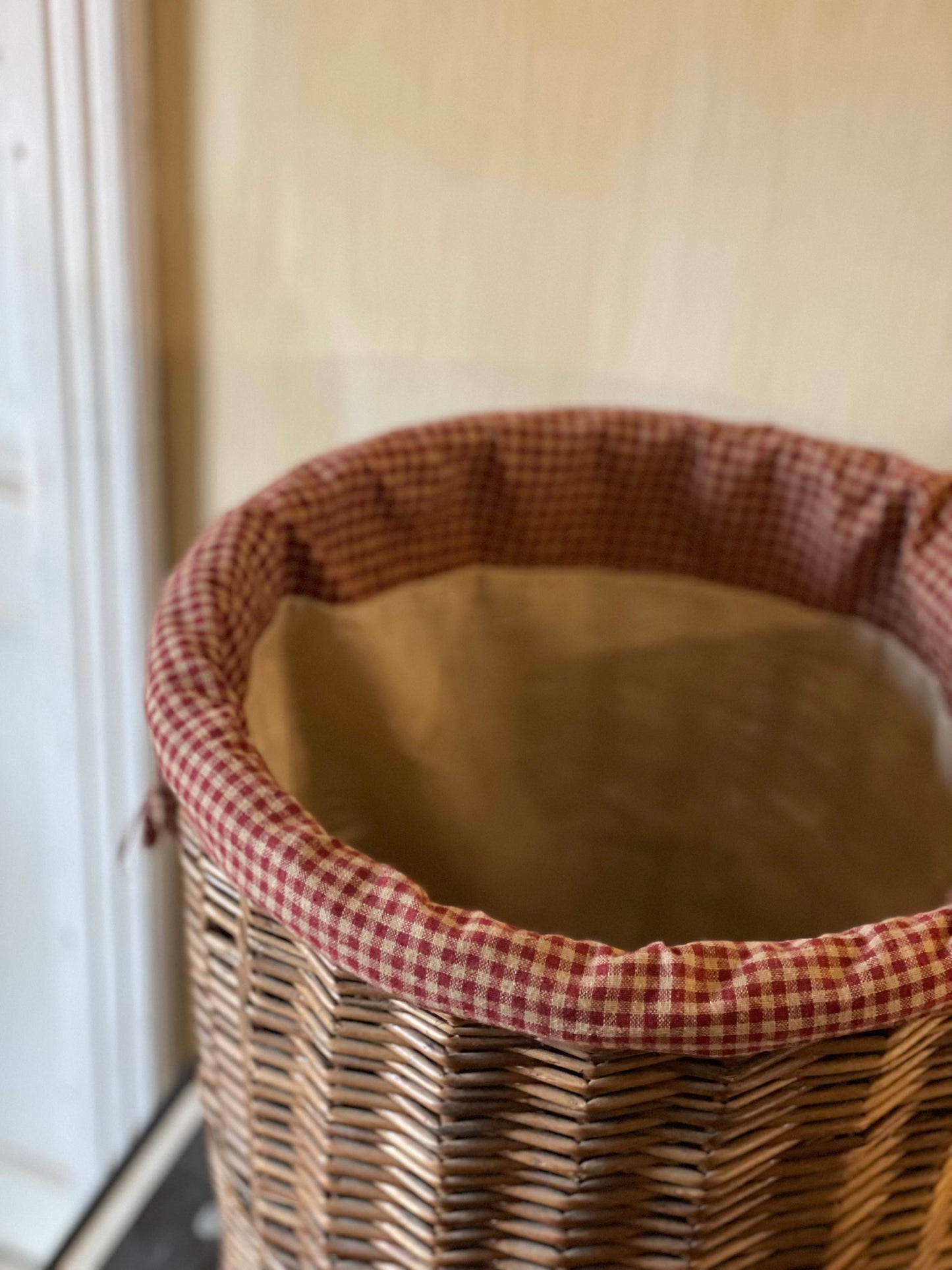 Coș vintage pentru rufe împletit din răchită