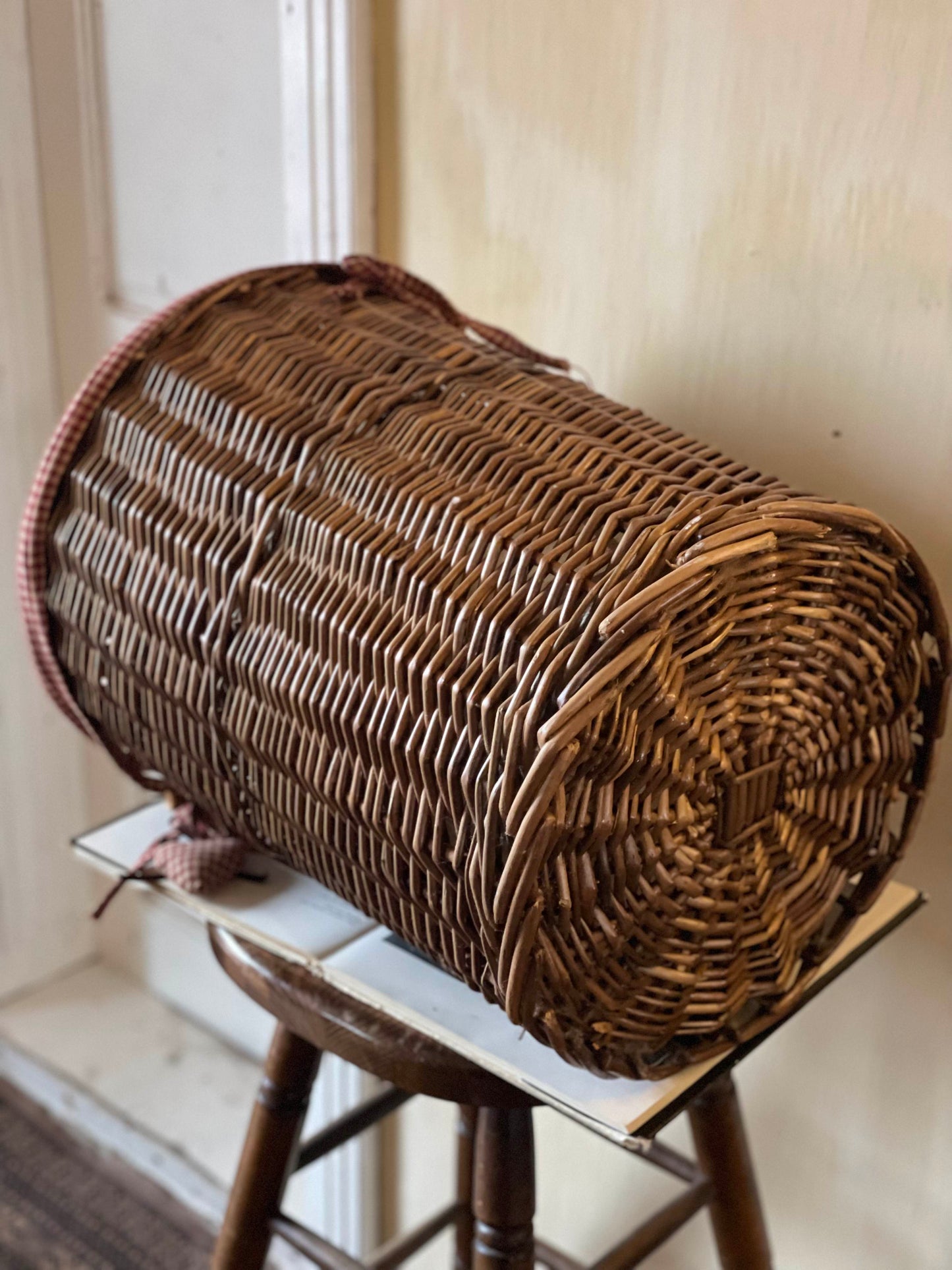 Coș vintage pentru rufe împletit din răchită