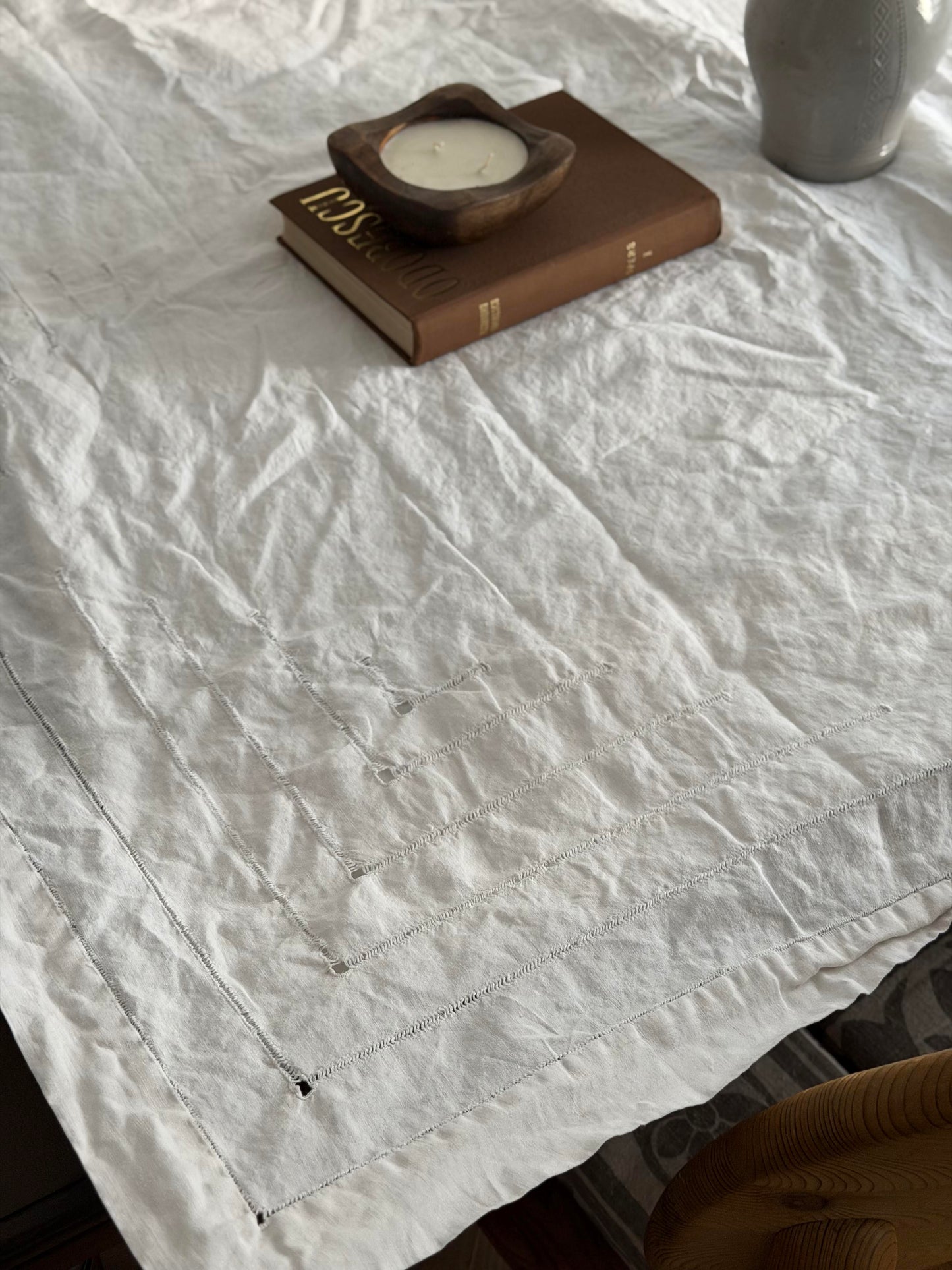 Față de masă vintage din in, lucrată manual