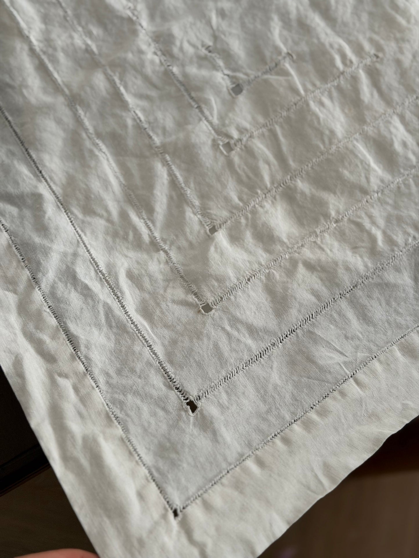 Față de masă vintage din in, lucrată manual