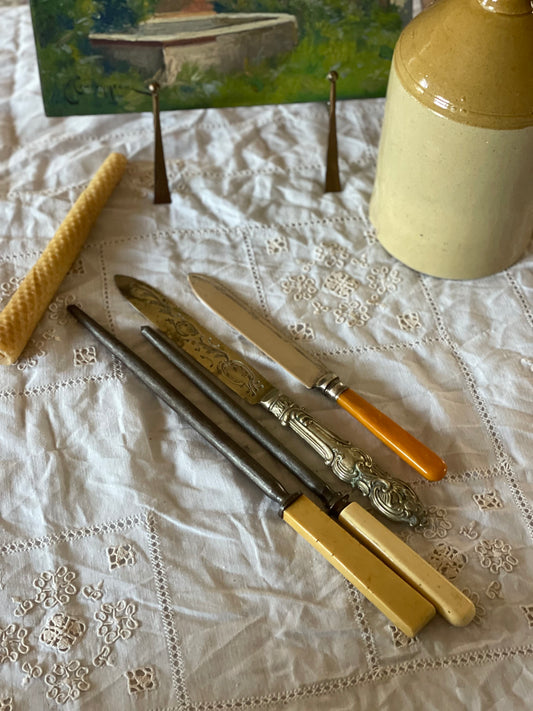 Masate și cuțite antice de bucătărie