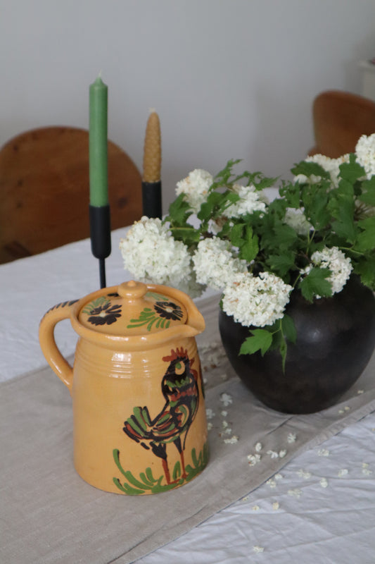 Carafă veche din ceramică pictată manual