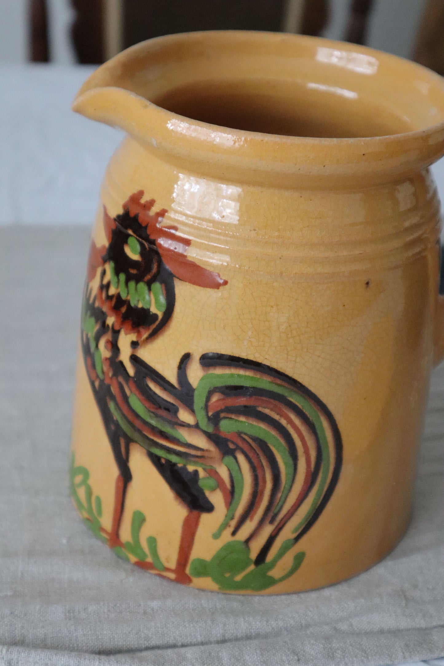 Carafă veche din ceramică pictată manual