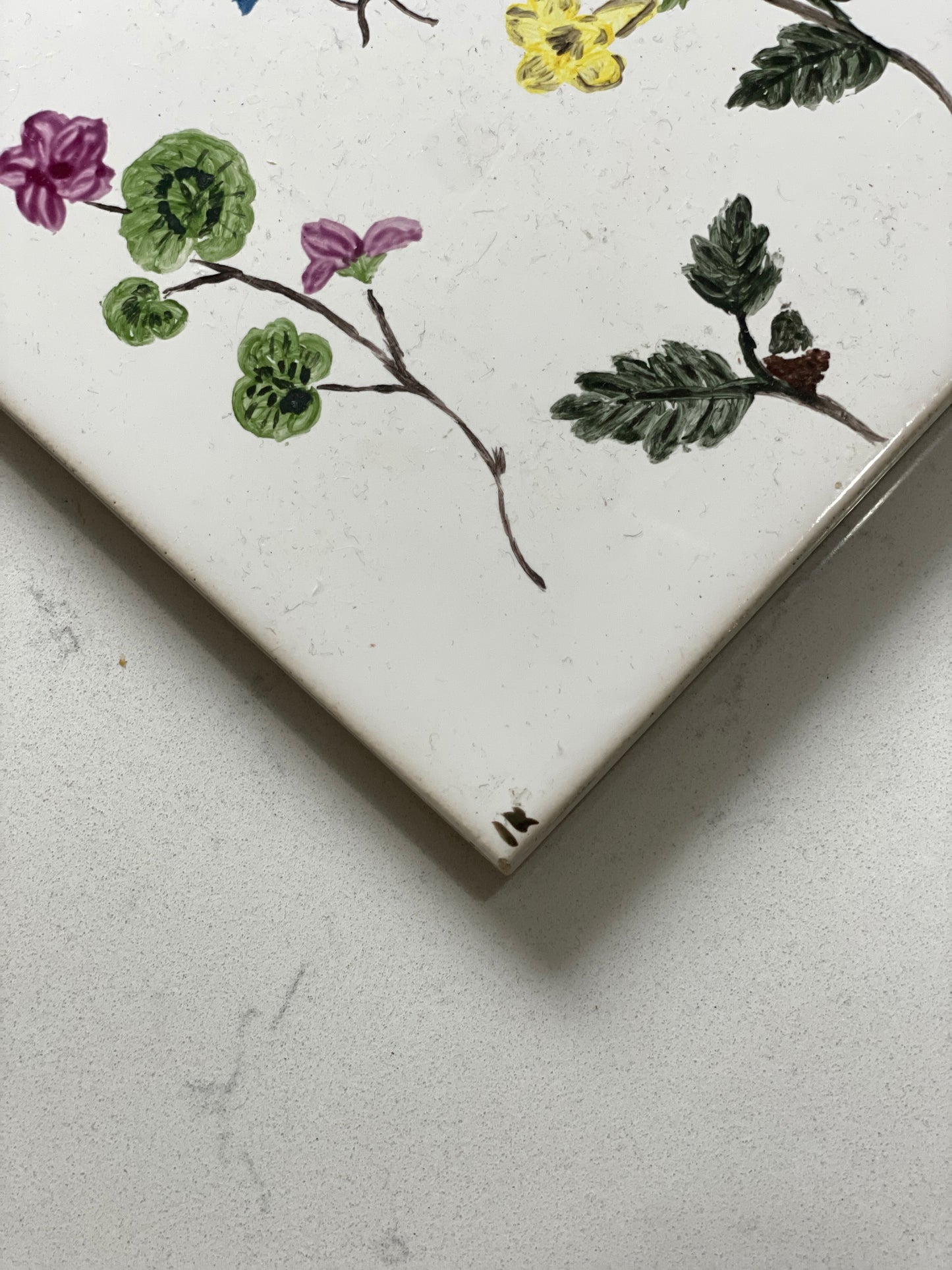 Placă florală din ceramică pictată manual