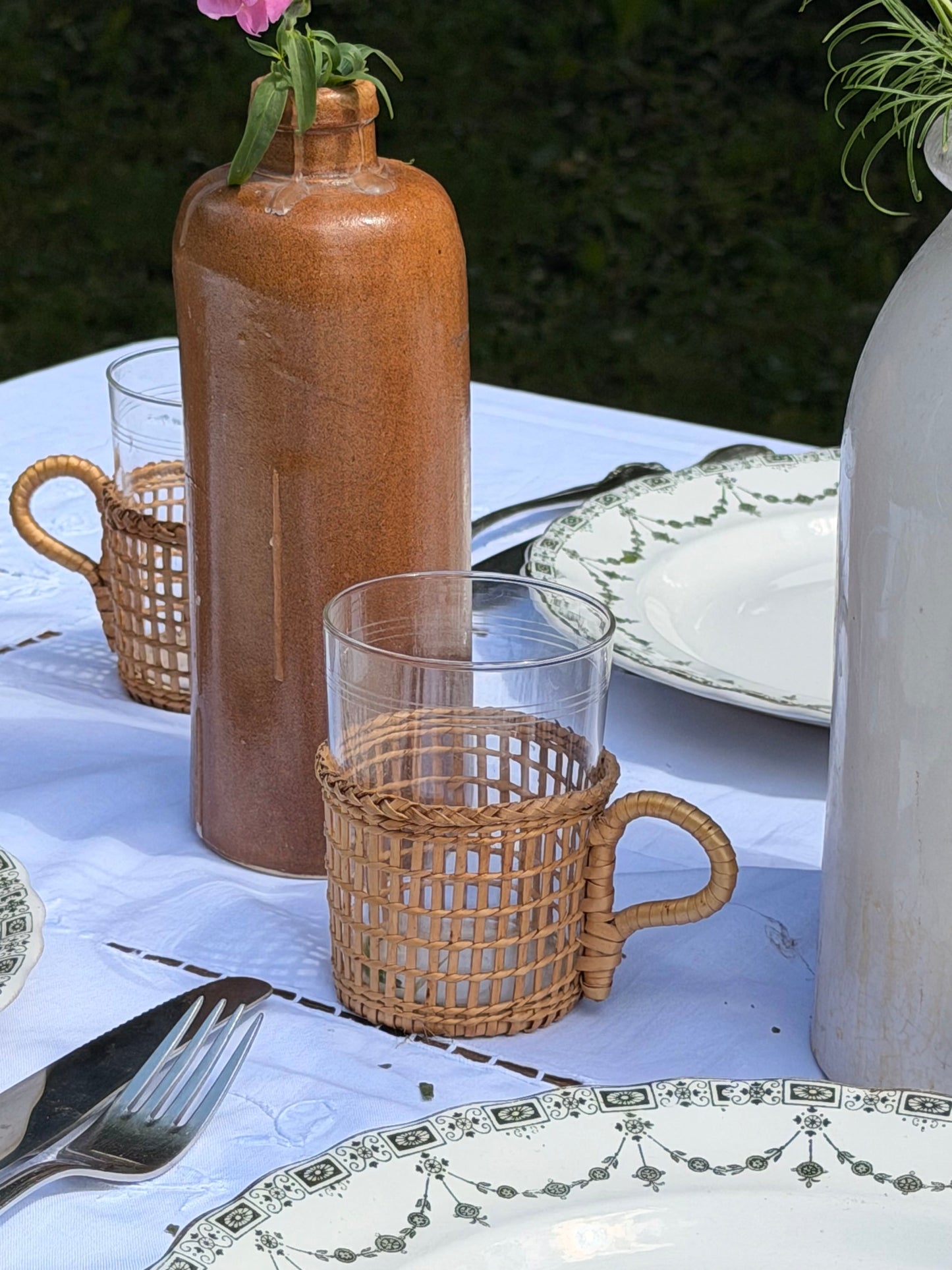 Set 5 pahare din sticla borosilicată cu suport ratan