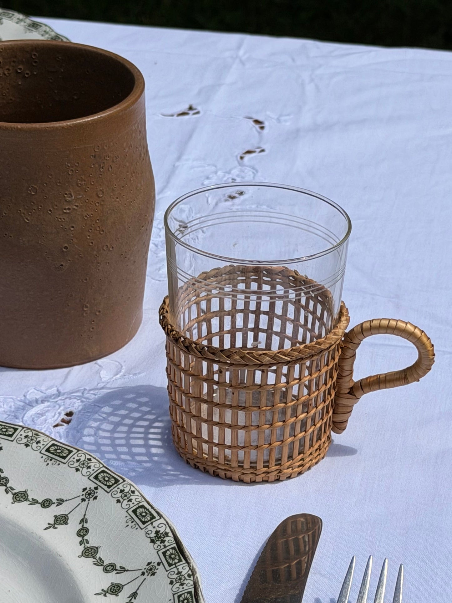 Set 5 pahare din sticla borosilicată cu suport ratan