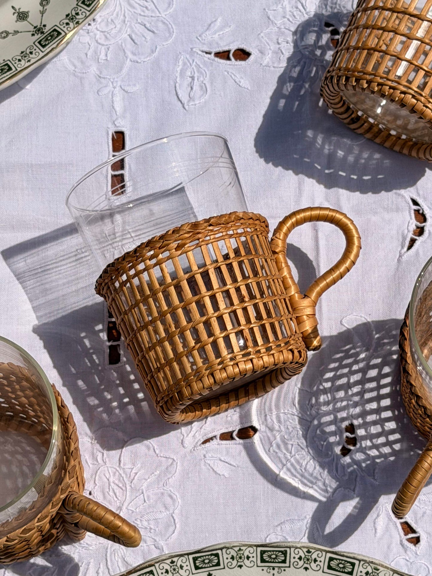 Set 5 pahare din sticla borosilicată cu suport ratan