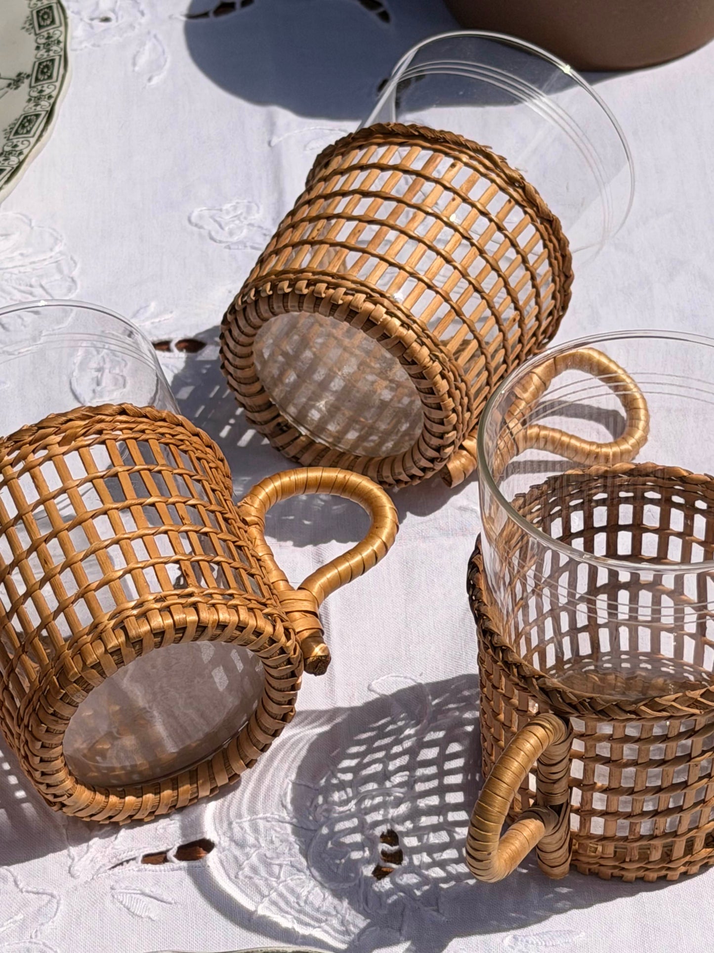 Set 5 pahare din sticla borosilicată cu suport ratan