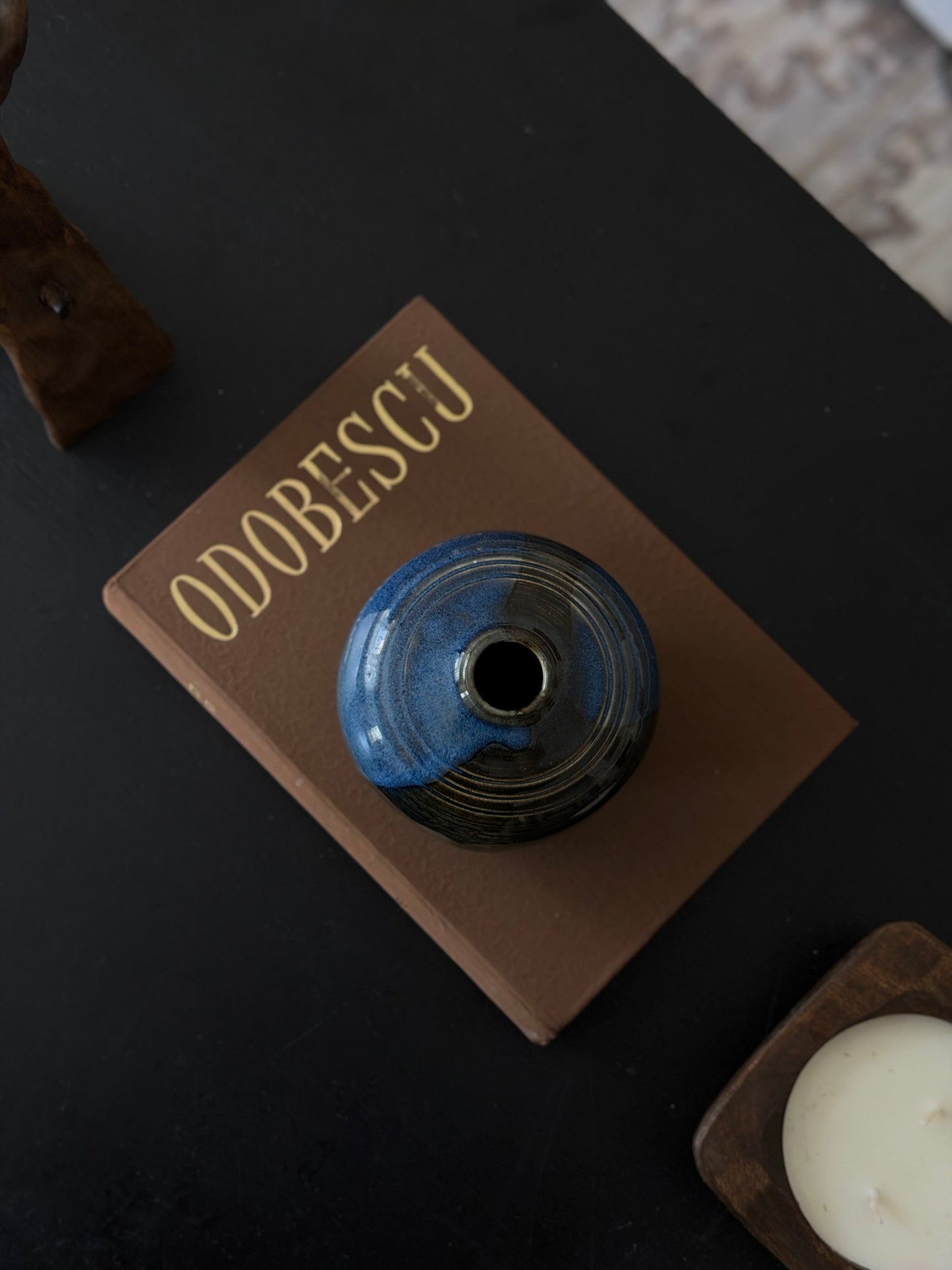 Vaza decorativă mică din ceramică glazurată, semnată Kubicek