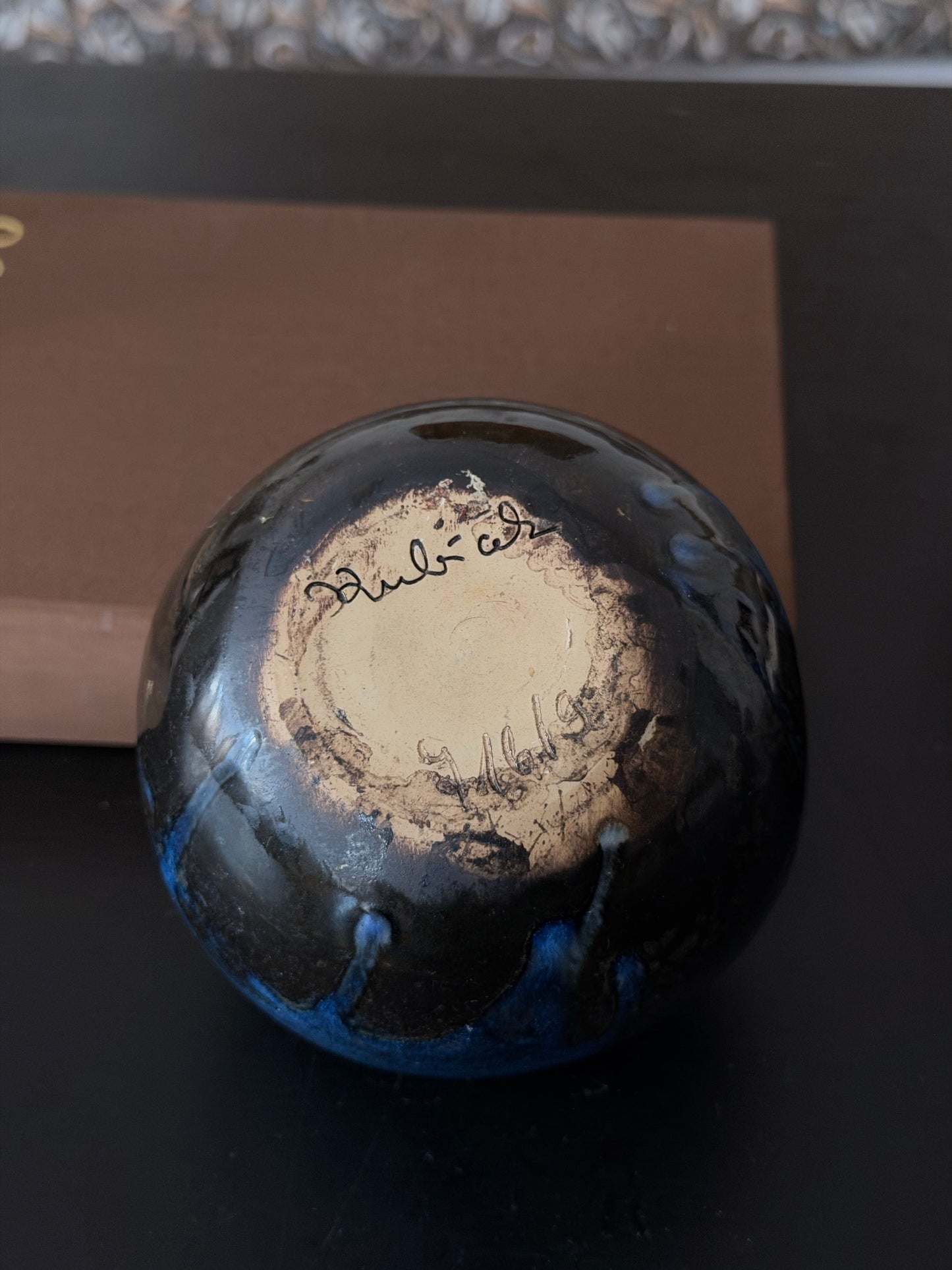 Vaza decorativă mică din ceramică glazurată, semnată Kubicek
