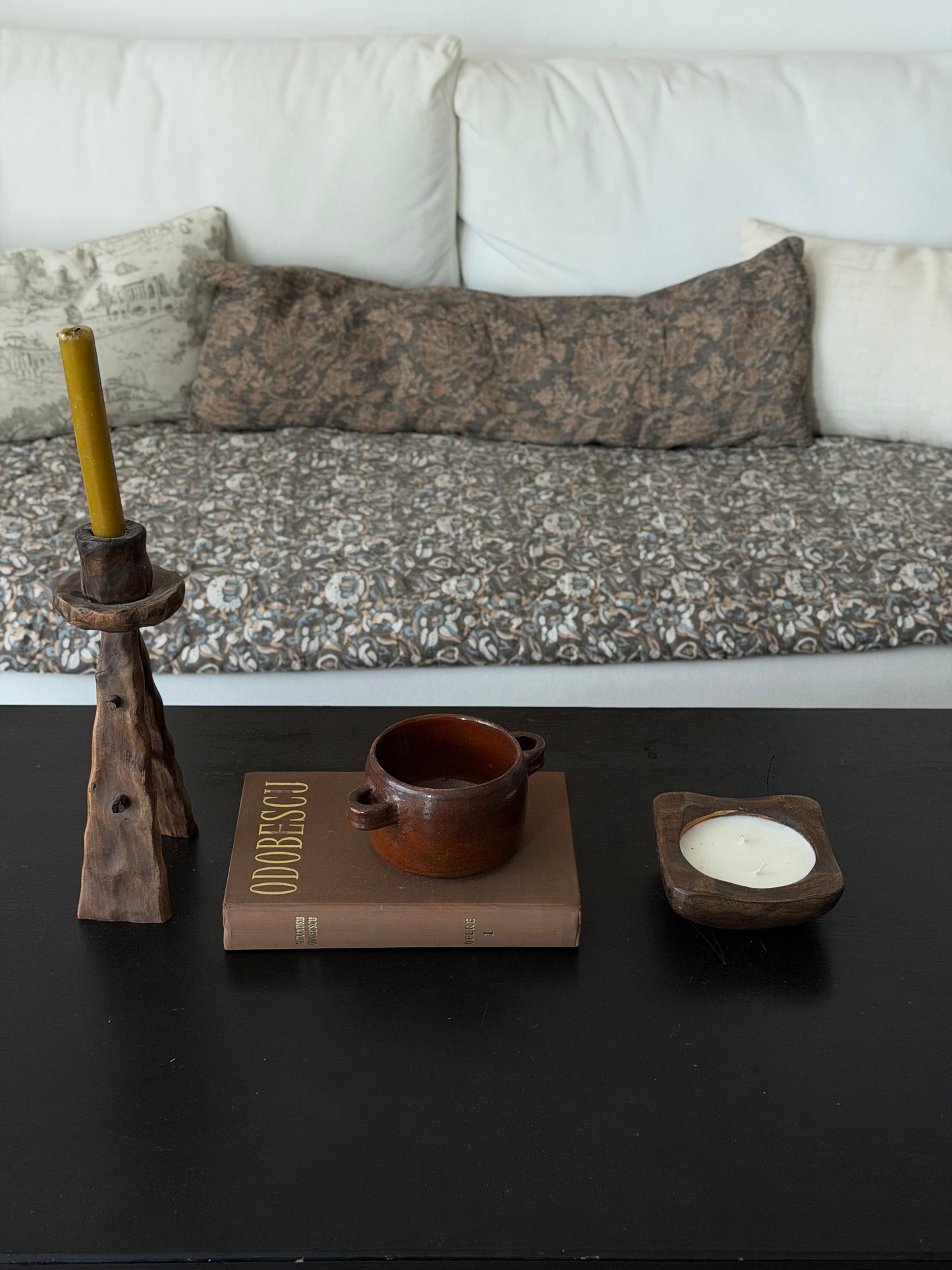 Bol mic cu mânere din ceramica glazurată, semnat