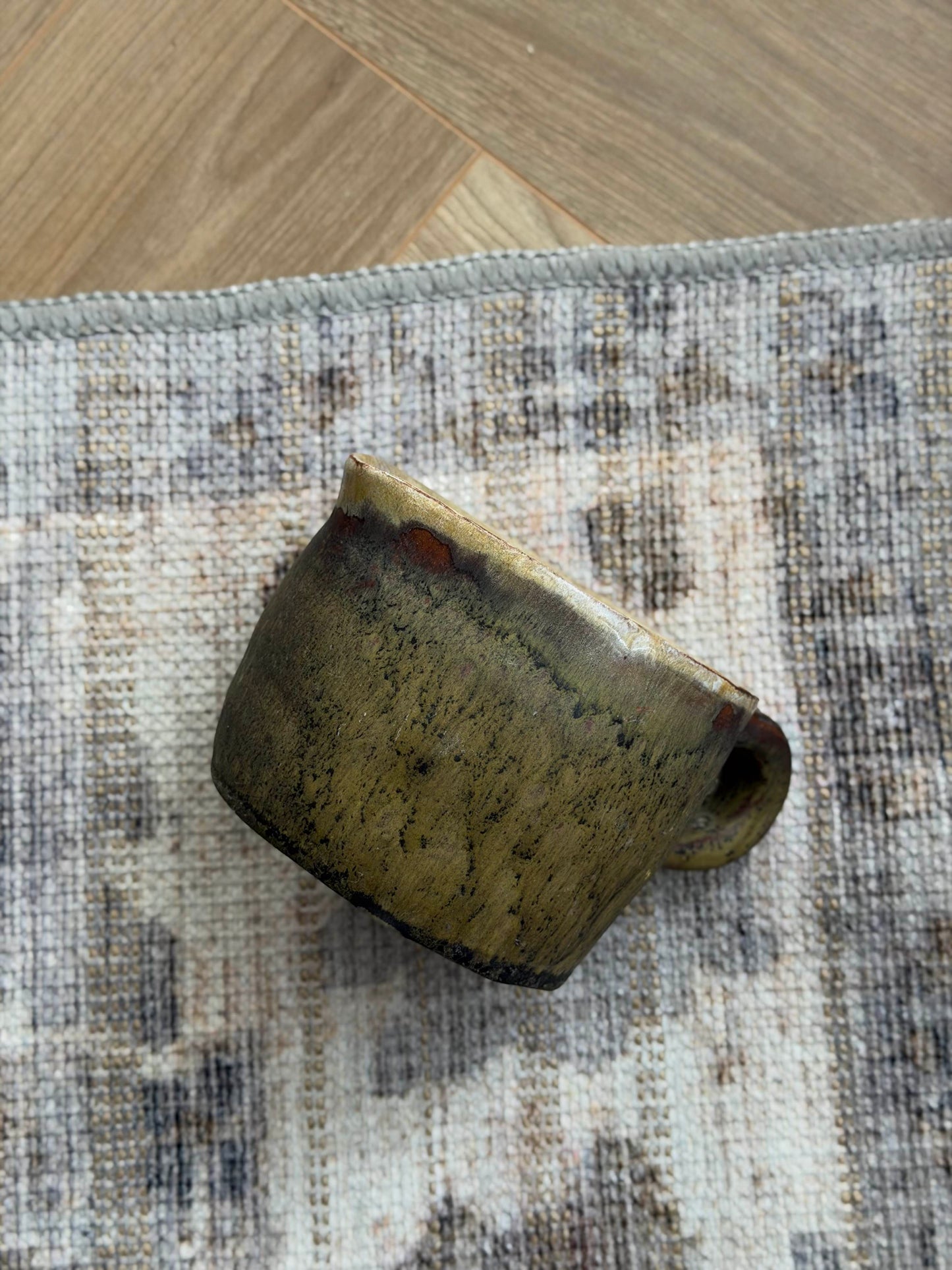 Recipient mid-century lucrat manual glazură unică, semnat