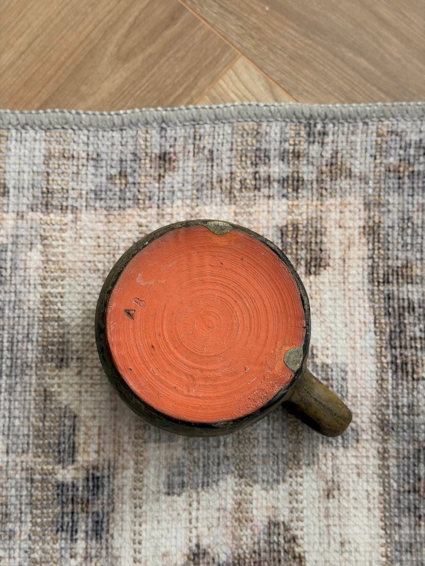 Recipient mid-century lucrat manual glazură unică, semnat