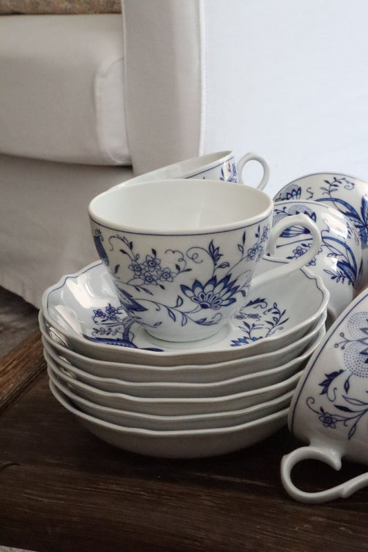 Set cană și farfurie porțelan Blue Onion collection Form Marienbad Ingres Weiss