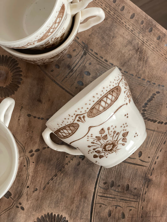 Căni din ceramică englezească, pictate manual