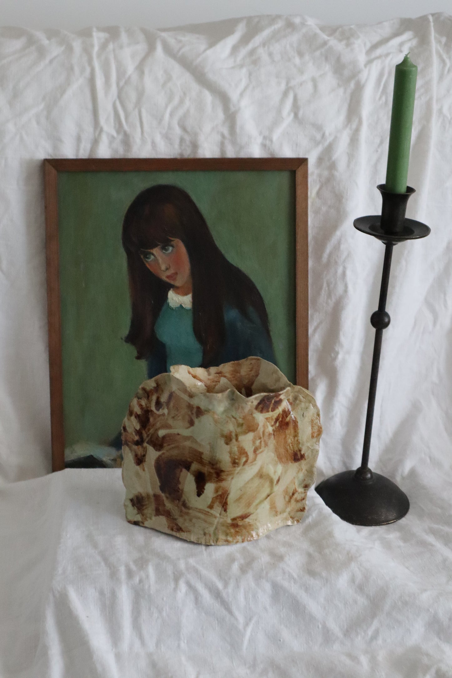 Vază unică din ceramică lucrată manual, formă neregulată