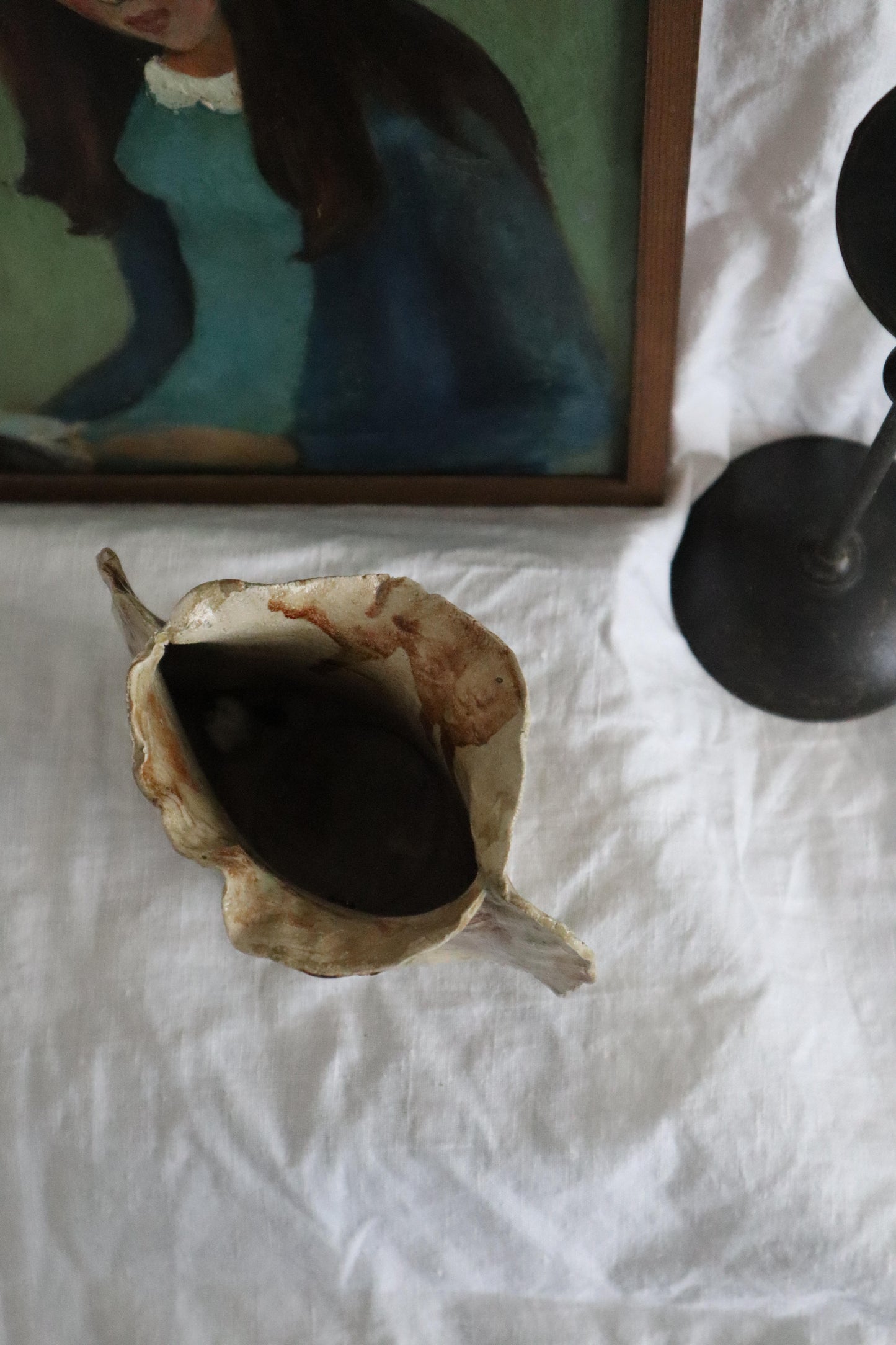 Vază unică din ceramică lucrată manual, formă neregulată